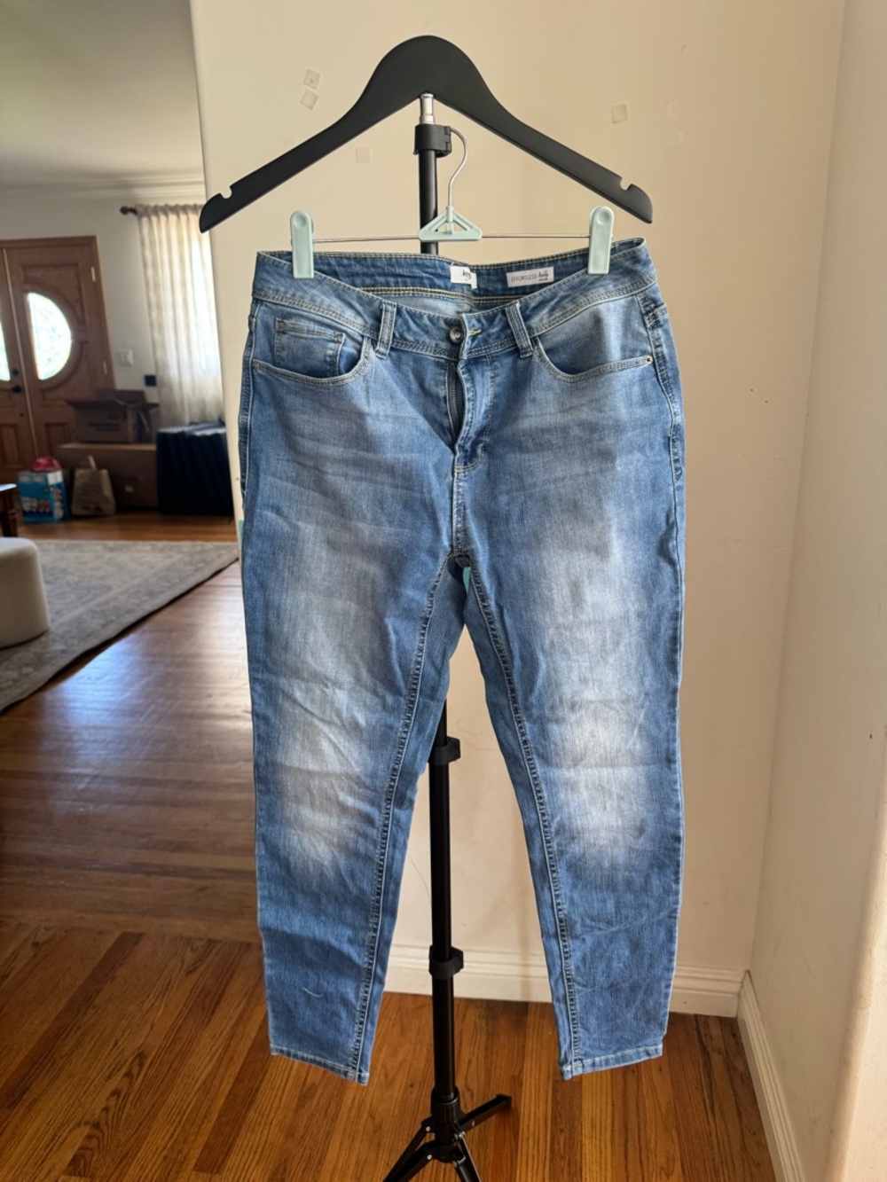 Kensie Mid-Rise Ankle Jeans in Light Blue Denim